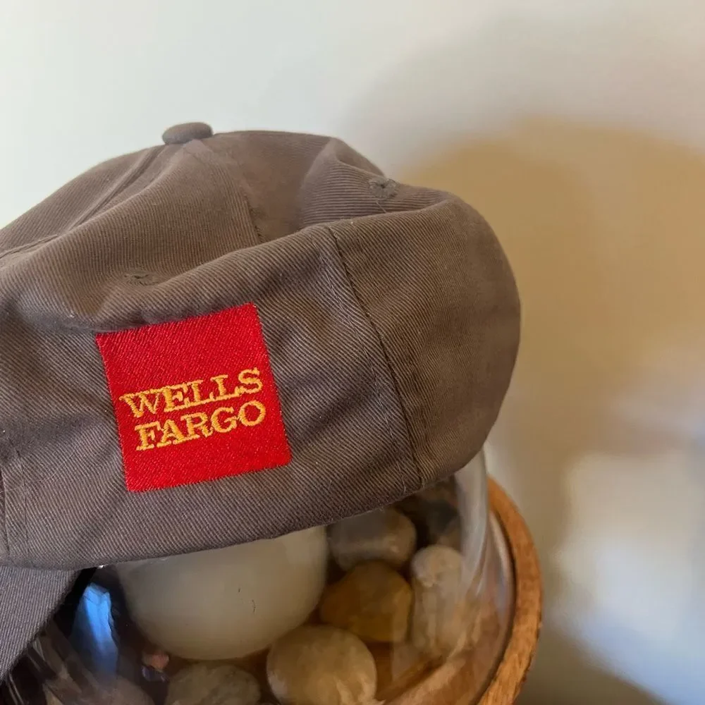 Iditarod vintage embroidered 2002 Wells Fargo Alaska Dog Racing unisex hat.